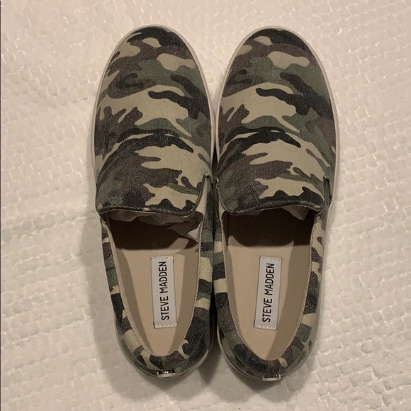 NWT Steve Madden camo slip ons - Picture 4 of 5